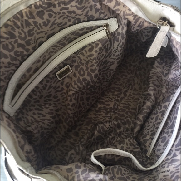 Authentic Guess white handbag - Picture 3 of 4