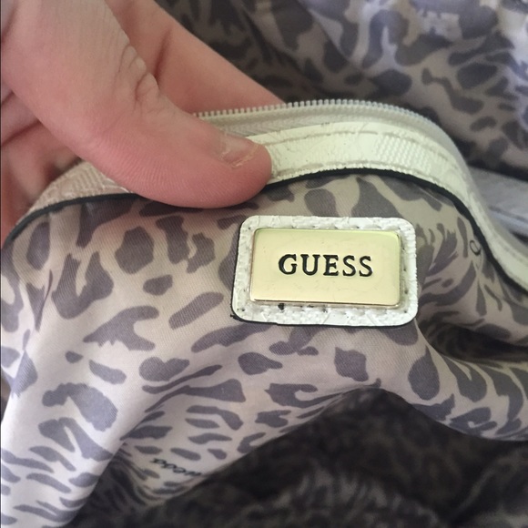 Authentic Guess white handbag - Picture 4 of 4
