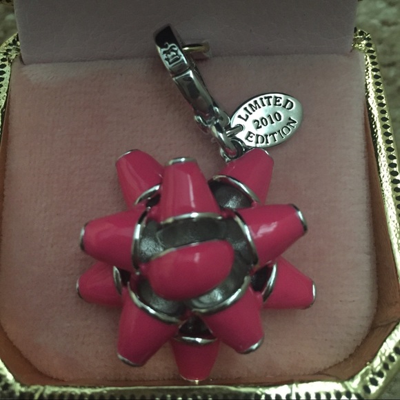 Limited Edition 2010 Hot Pink Bow Charm