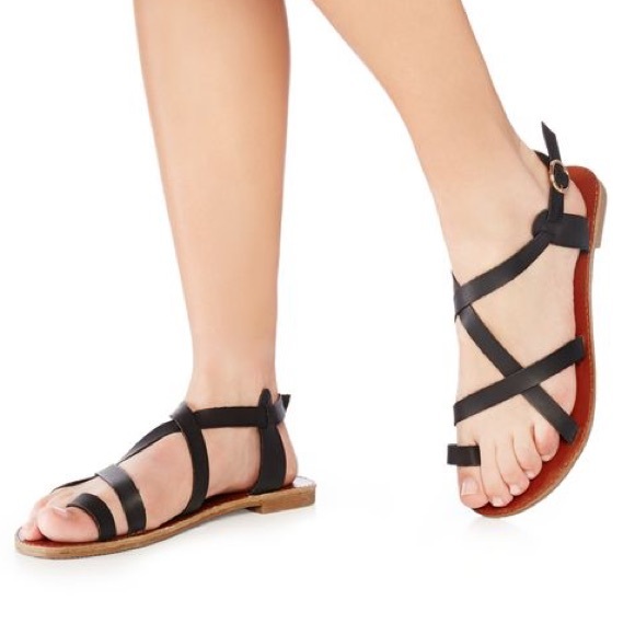 Flat sandals