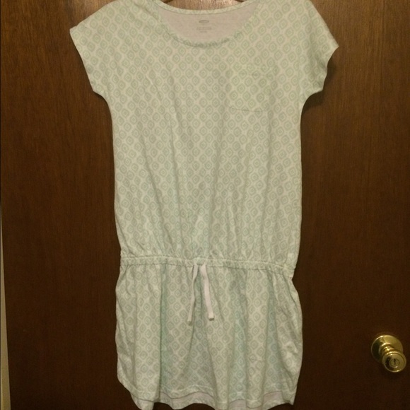 Sweet Green/White Top. Must Bundle