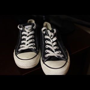 Black and white converse