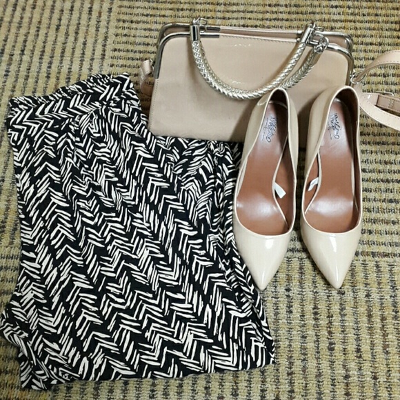 Nude Pumps