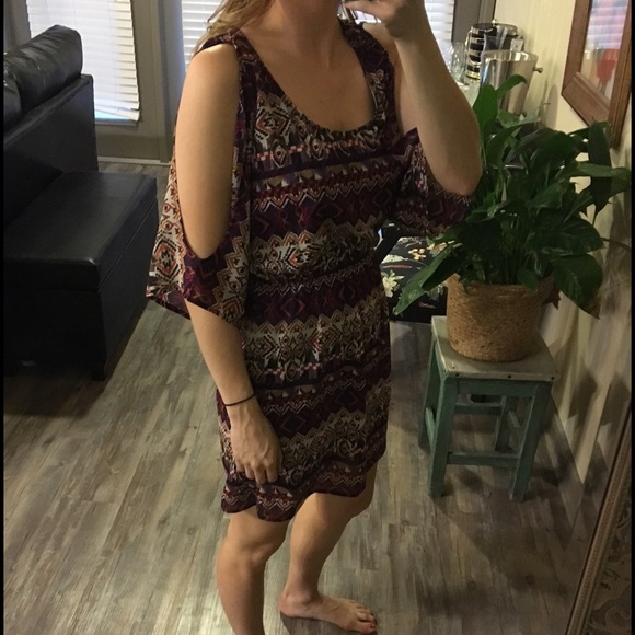 🔺SOLD🔺Open sleeve dress - Picture 2 of 4