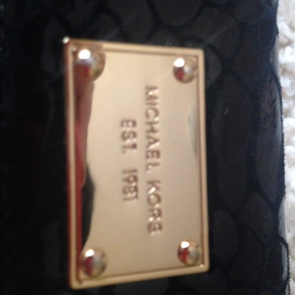 iPhone 4 wristlet