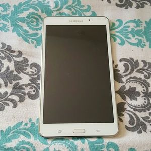 Samsung Galaxy Nook tablet w/case