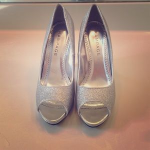 Will ship tomorrow ⭐️ Super cute sparky heels