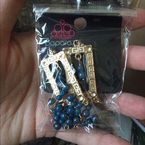 Beautiful gold & blue earribgs.