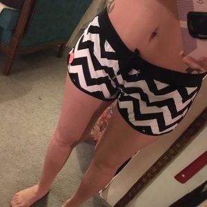 Roxy NWOT M white black chevron swim board shorts