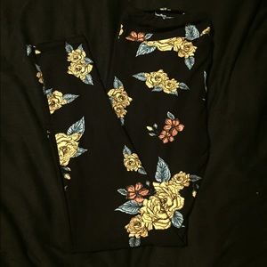 Lularoe leggings tall and curvy