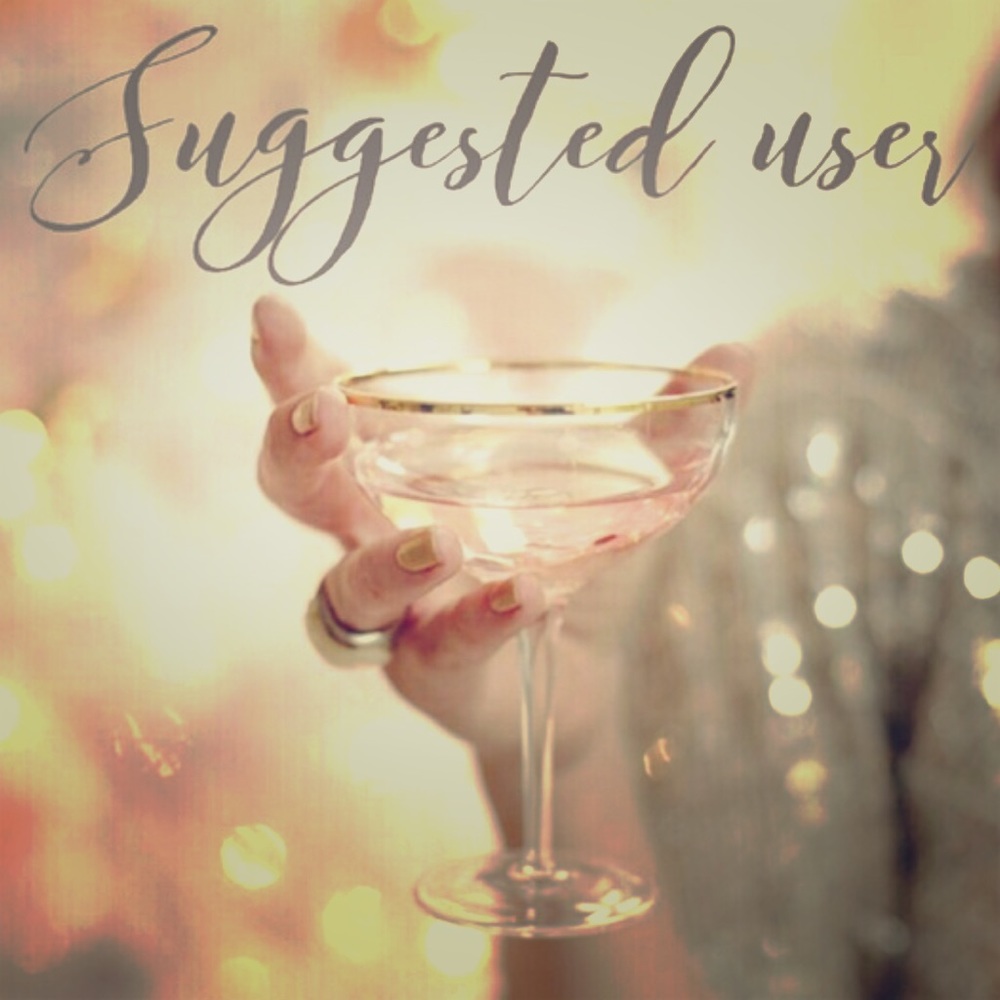 Yay! Ambassador, TOP rated, and a lover of POSH💕 - Picture 1 of 4