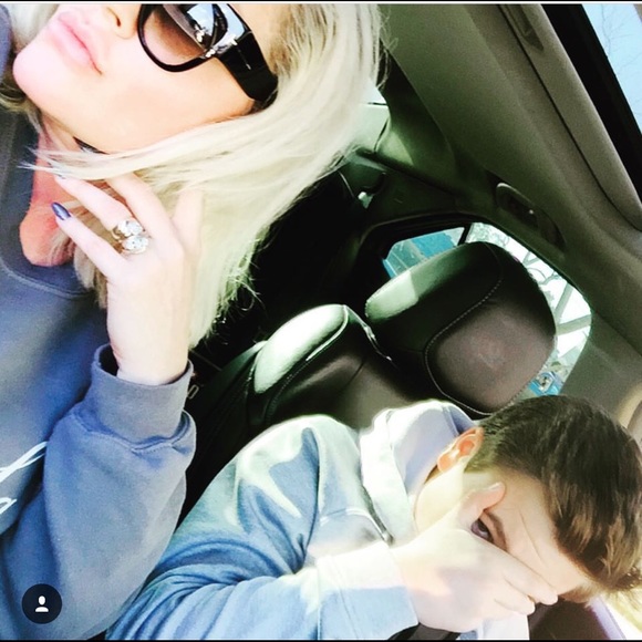 Yay! Ambassador, TOP rated, and a lover of POSH💕 - Picture 4 of 4