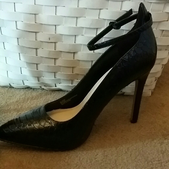 Heels - Picture 3 of 3