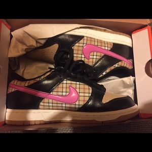 brand new in box limited low dunks