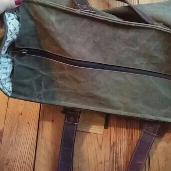 🚨LAST ONE🚨Live Love Travel Canvas Mona B Bicycle Weekender Tote - Picture 2 of 5