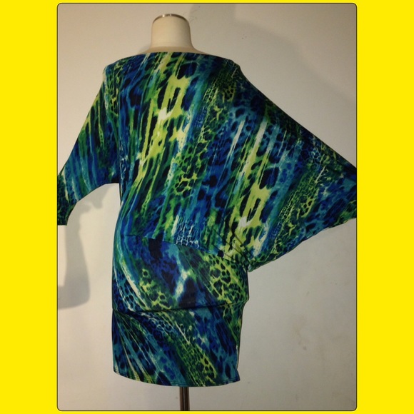 Snap Tie dye Asymmetrical sleeve top/tunic Small - Picture 1 of 4