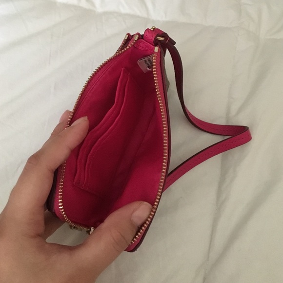 100 % AUTHENTIC COACH PHONE CARRIER/WALLET. - Picture 3 of 4