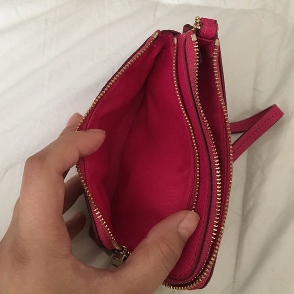 100 % AUTHENTIC COACH PHONE CARRIER/WALLET. - Picture 4 of 4