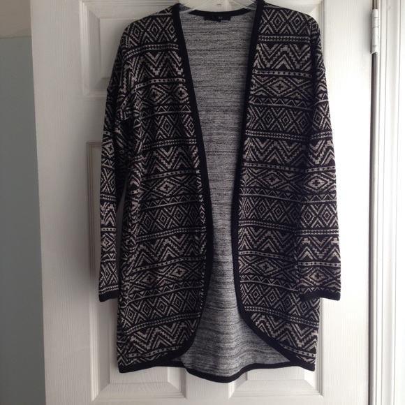 Tribal pattern cardigan sweater. - Picture 1 of 2
