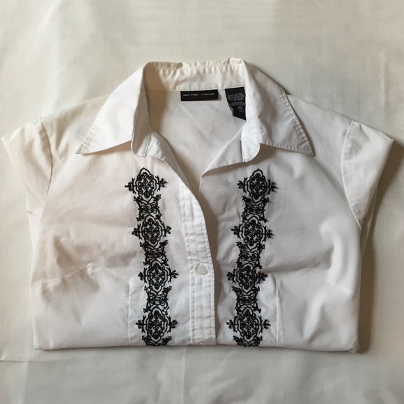 New York & Co Embroidered Dress Shirt Sz XS