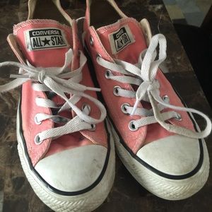 Pink converse low tops