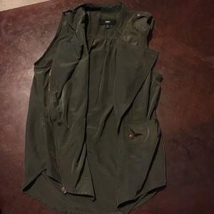 Mossimo sleeveless vest