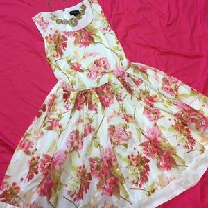 🎉HP 3-18-16🎉 Floral Sundress