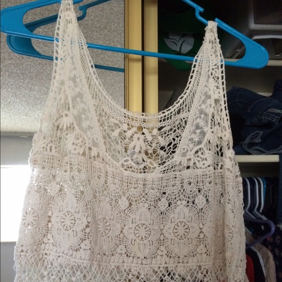 Lace cropped tank top. SOLD IN BUBDLE - Picture 3 of 3