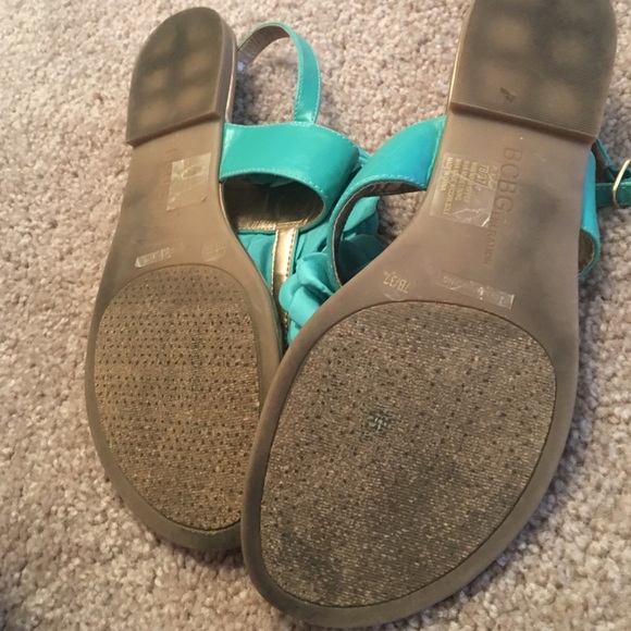 BCBG SANDALS. - Picture 4 of 4