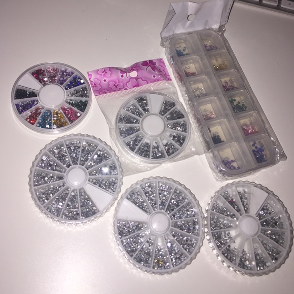 Nail Art Rhinestones.