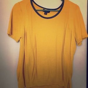 Short sleeves Gold shirt w/black detail