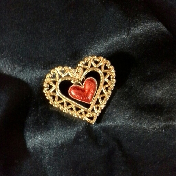 Vintage 1990 Avon heart brooch