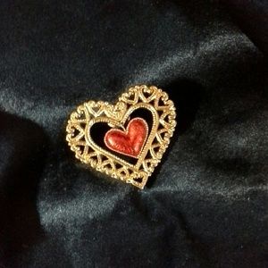 Vintage 1990 Avon heart brooch