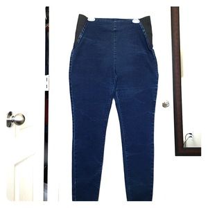 Skinny dark blue denim jeans with black spandex