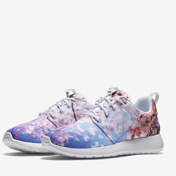 nike roshe run cherry blossom