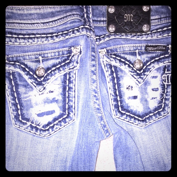 Size 25 Miss Me Bootcut jeans from Buckle