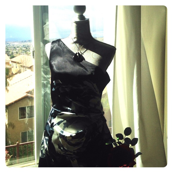 Beautiful one shoulder dress. - Picture 1 of 4