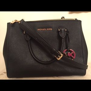 Nwt Michael Kors Medium Sutton Black