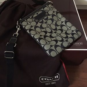 Vintage COACH Signature C Small Cross Body Purse
