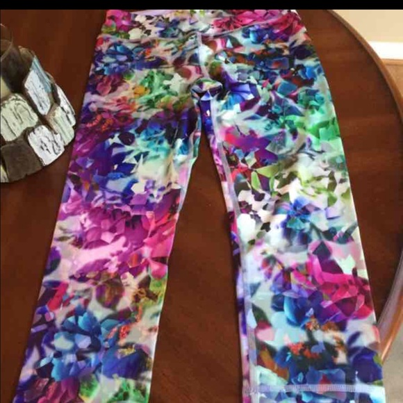 Brand new!!Flower workout Capri