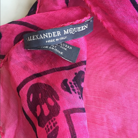 Alexander McQueen skull scarf -- silk chiffon - Picture 2 of 4