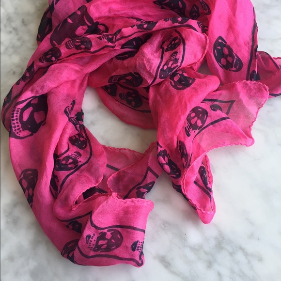 Alexander McQueen skull scarf -- silk chiffon - Picture 3 of 4