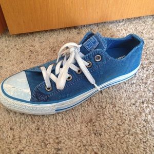 BRAND NEW CONVERSE FROM URBAN OUTFITTERS
