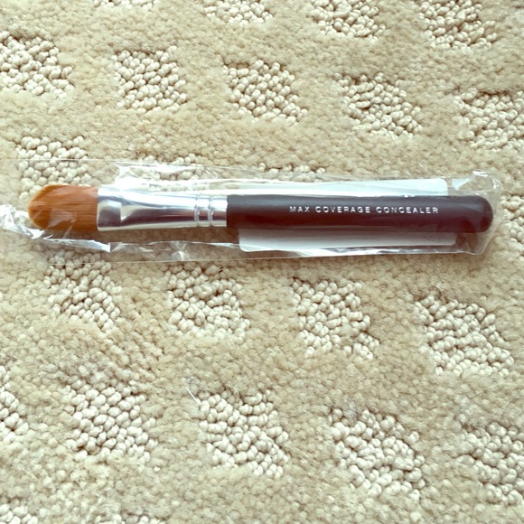 Concealer brush
