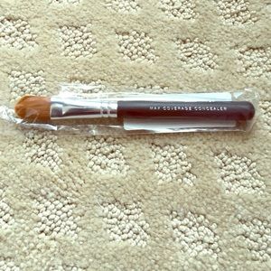 Concealer brush