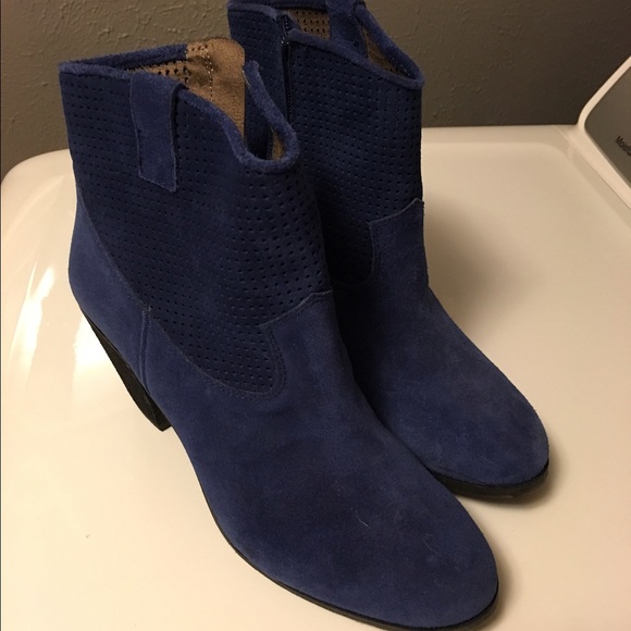 Vince Camuto Holden booties