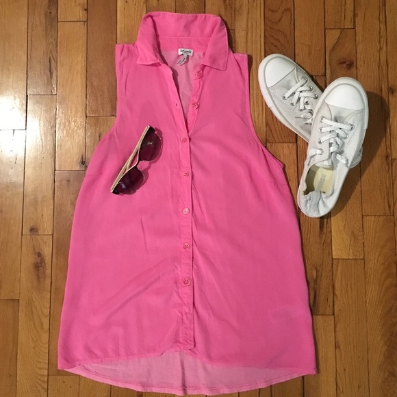 Splendid sleeveless button down shirt