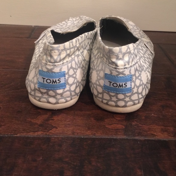 Toms - Picture 3 of 3