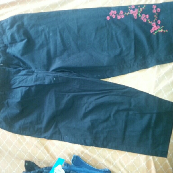 Relaxed capris - Picture 3 of 4