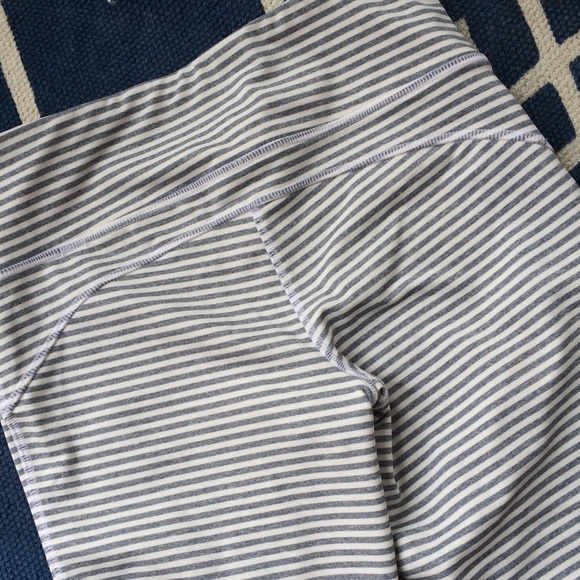 Yoga capris - grey and white size XS - Picture 2 of 3